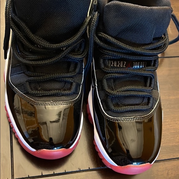 Air Jordan Retro 11 Bred - Picture 3 of 8
